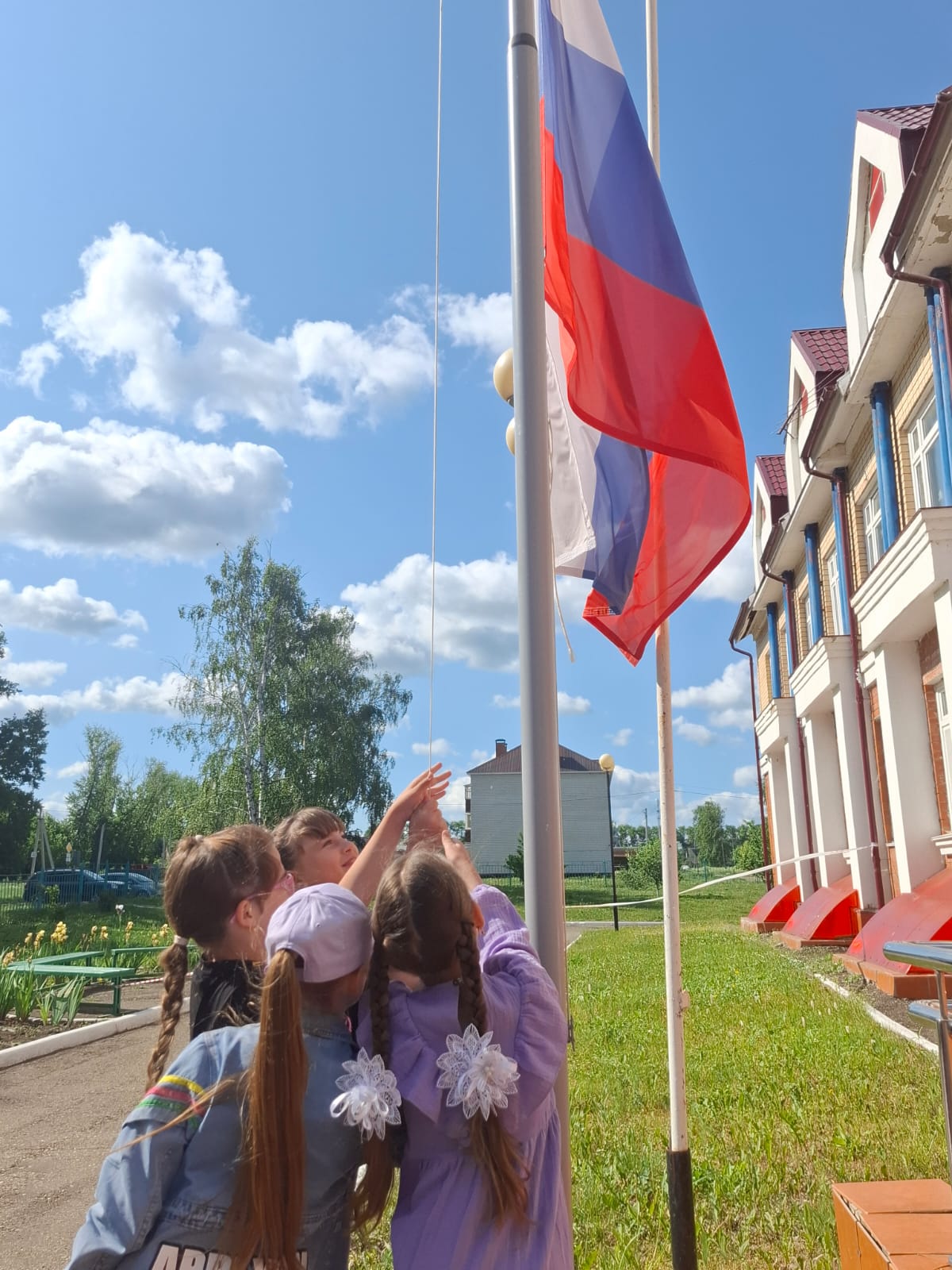 Сегодня состоялось торжественное открытие летнего лагеря «Детство» при МБОУ &amp;quot;Красносельцовская СОШ&amp;quot;.