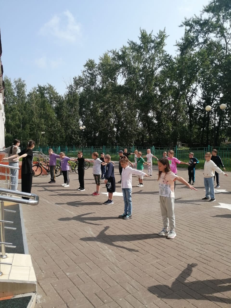 Сегодня, 11 июня, в пришкольном летнем лагере «Детство» прошёл очень насыщенный и увлекательный день.