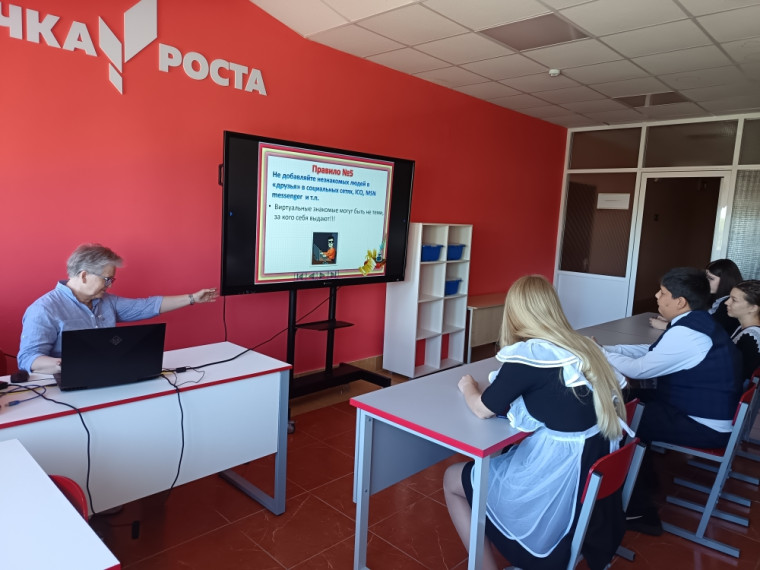 22 мая в 6-7 классе была проведена беседа на тему: «Правила безопасного интернета».